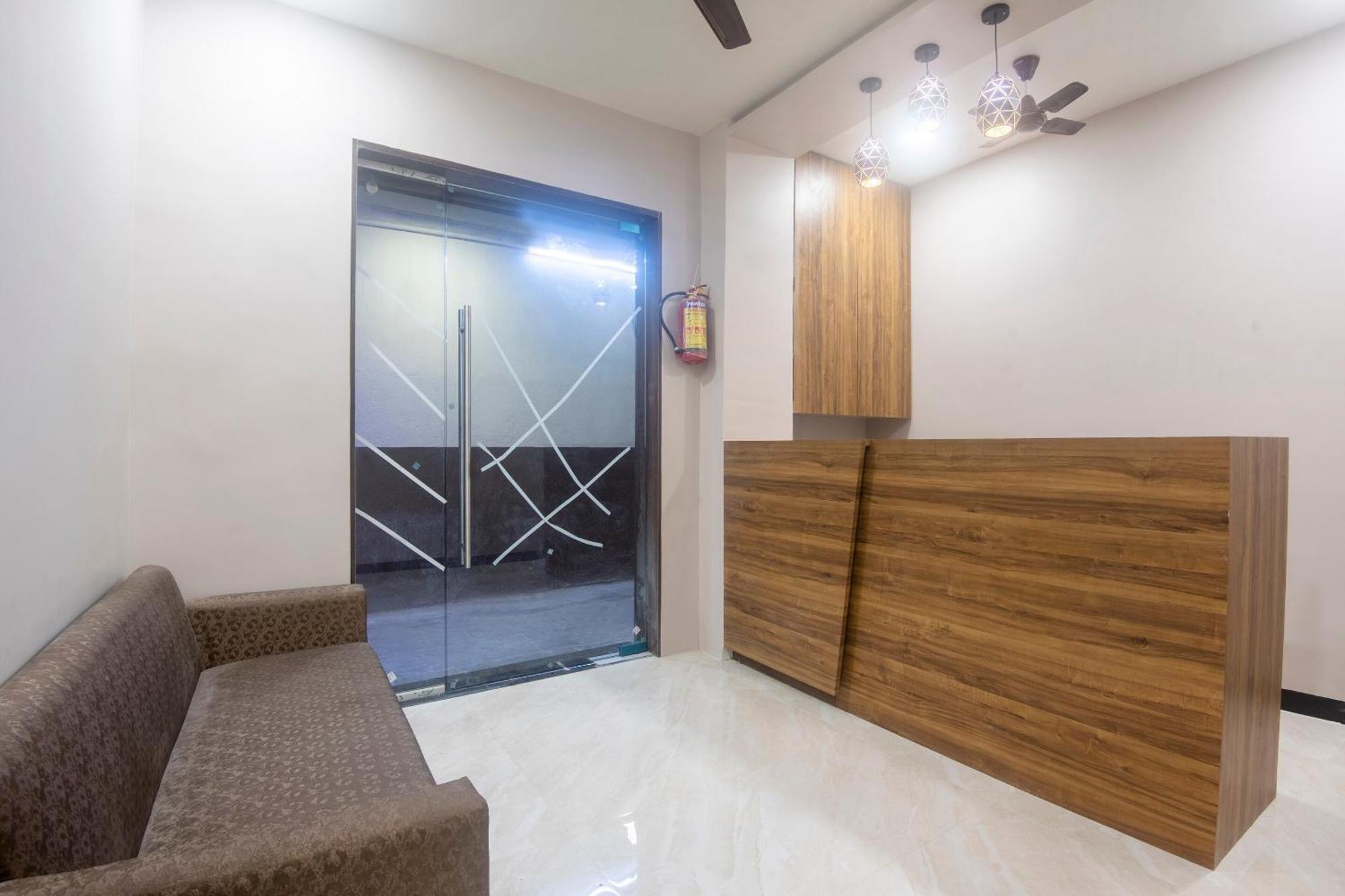 OYO 30693 Hotel Blue Executive Mumbai Exterior foto